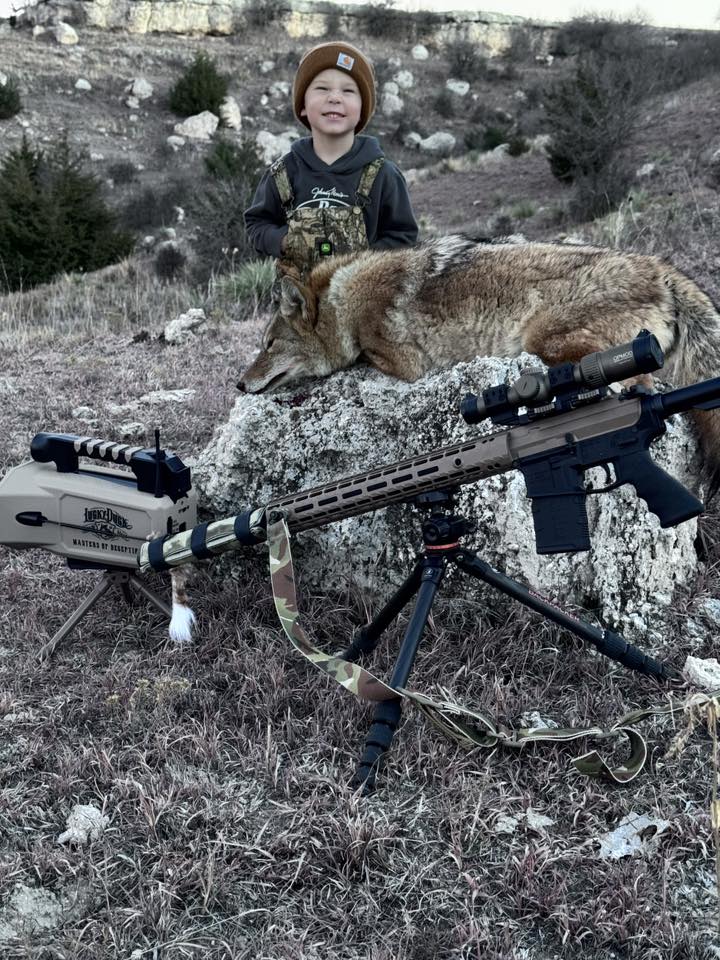 8,000 Acres of Western Kansas Coyote Hunting - photo